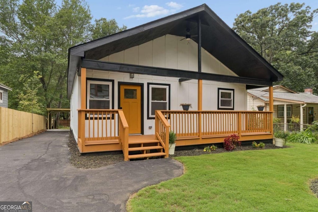 Photo of 882 Tanner Drive, Scottdale, GA 30079 (MLS # 10853308)