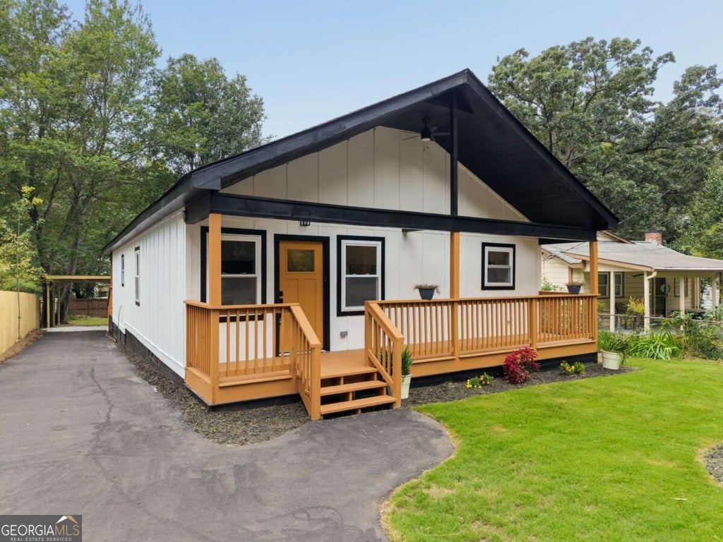 Photo of 882 Tanner Drive, Scottdale, GA 30079 (MLS # 10853308)