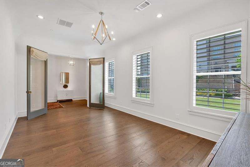 102 Grand CRES