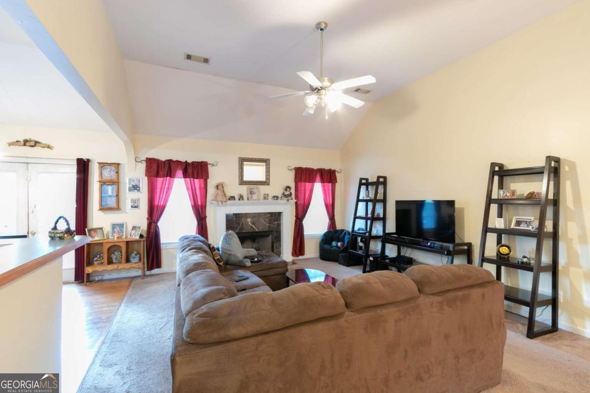 9444 Lakeview CT