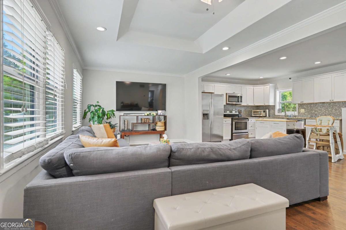 2857 Diana DR SW