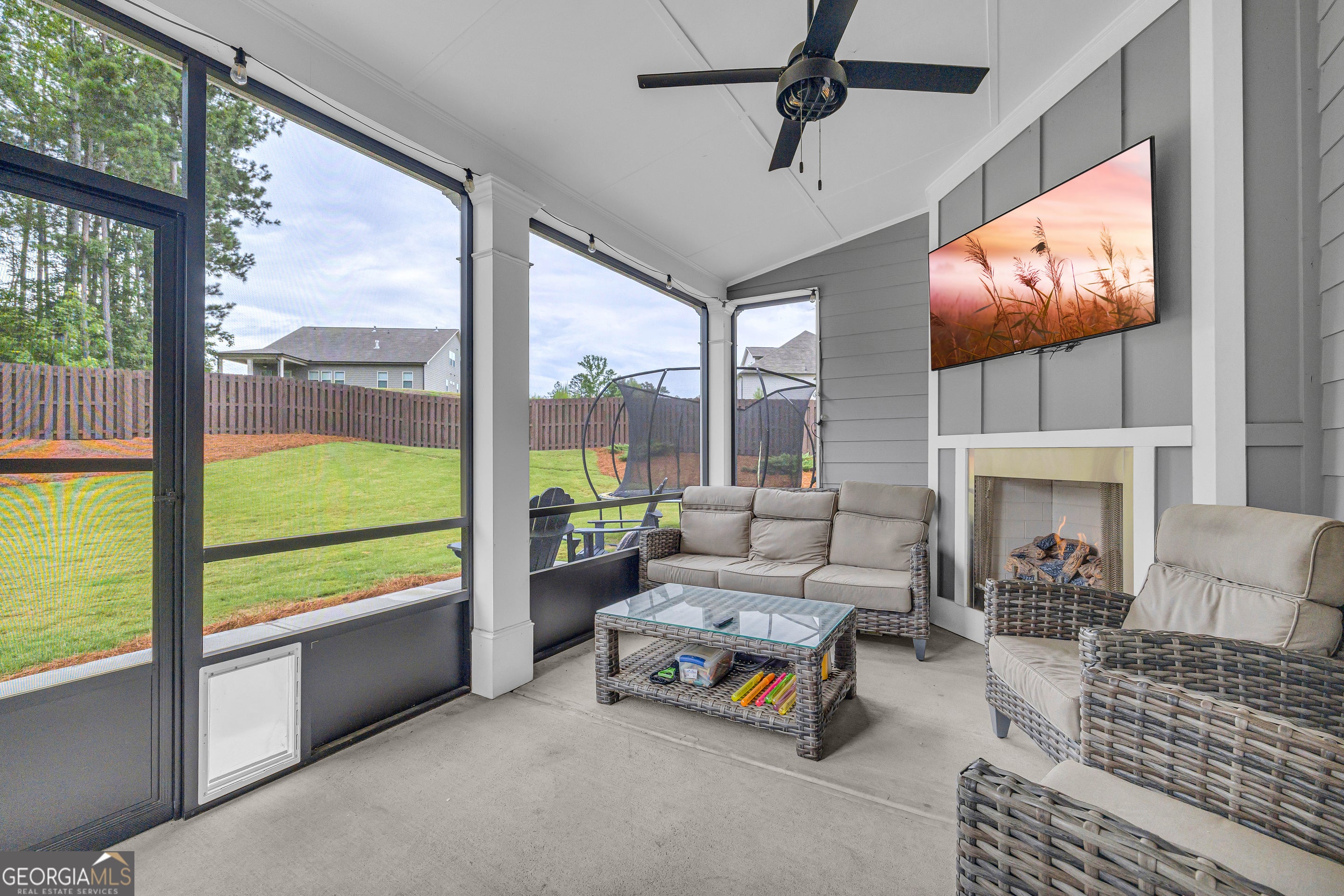 255 Sandhill LN