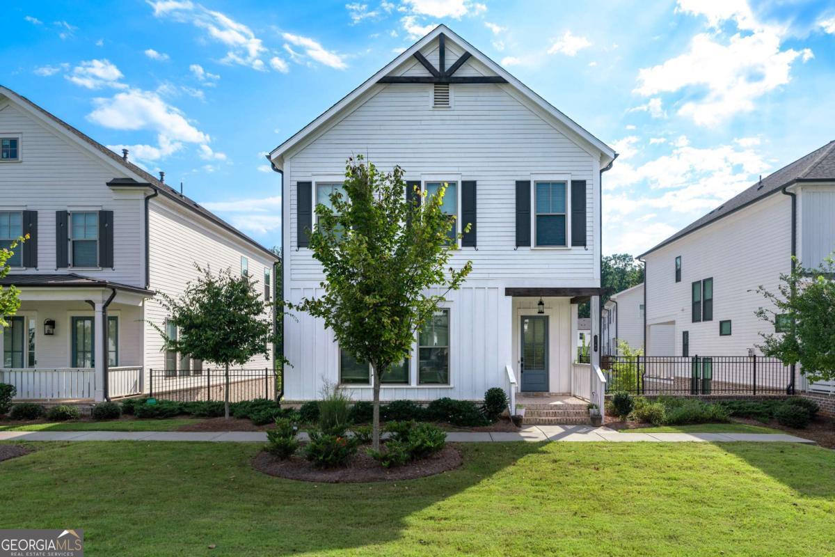 Gorgeous 2022-built white-painted modern farmhouse in the heart of Suwanee! Featuring 10-foot ceilings, a chef's kitchen with quartz island, an oversized deck, a finished terrace level, and a spa-like owner's suite. Just steps to Suwanee Greenway & Town Center-top schools too!