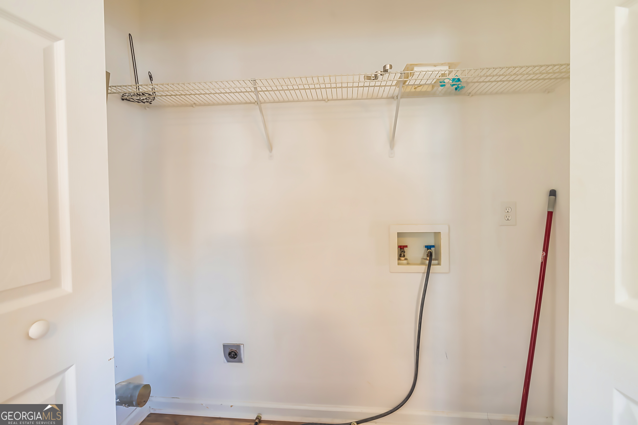 Newnan, Georgia 30263, United States, 3 Bedrooms Bedrooms, ,3 BathroomsBathrooms,Residential,Active,77605