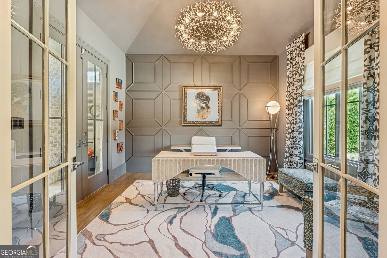 THE MANOR - Residential