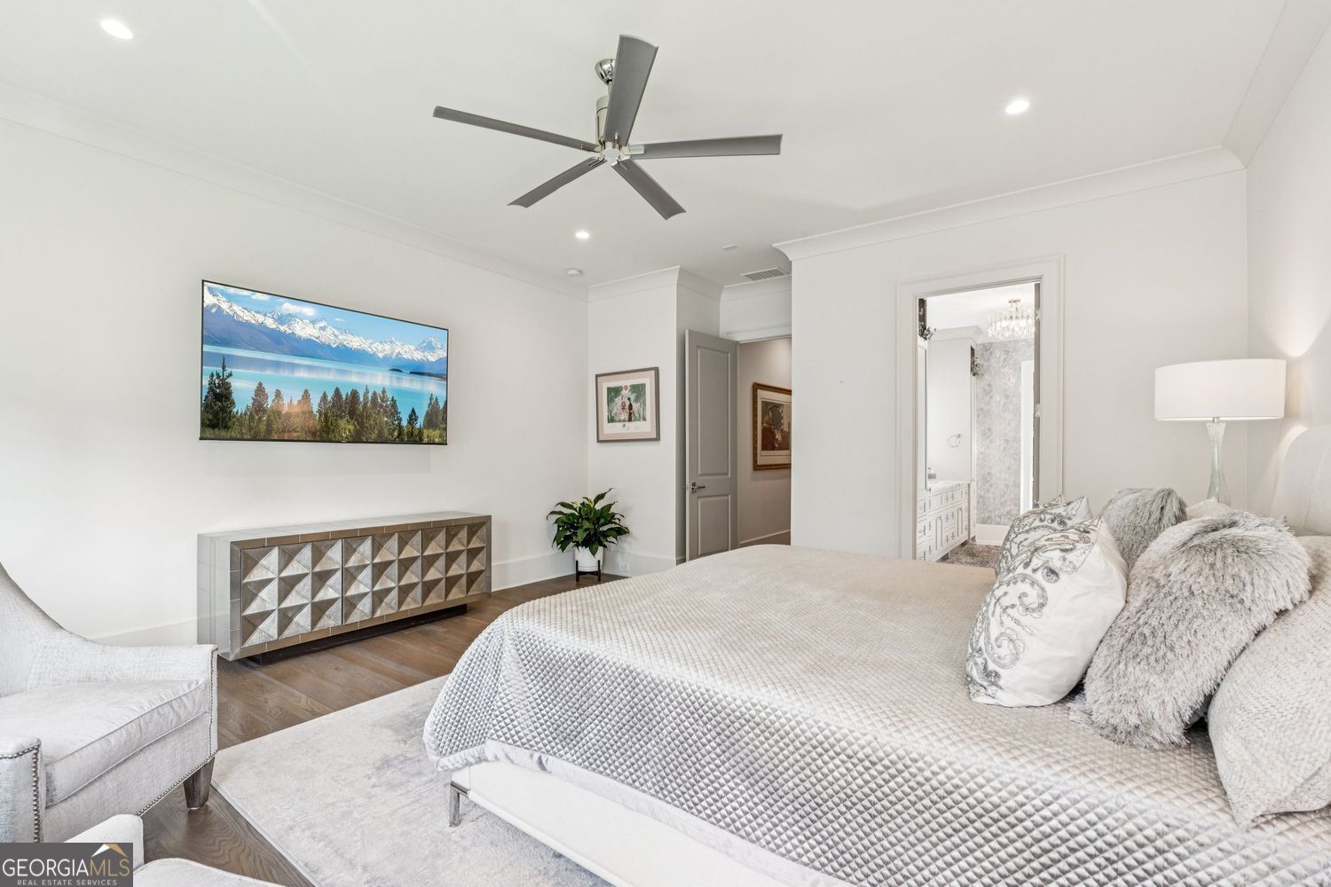 THE MANOR - Residential