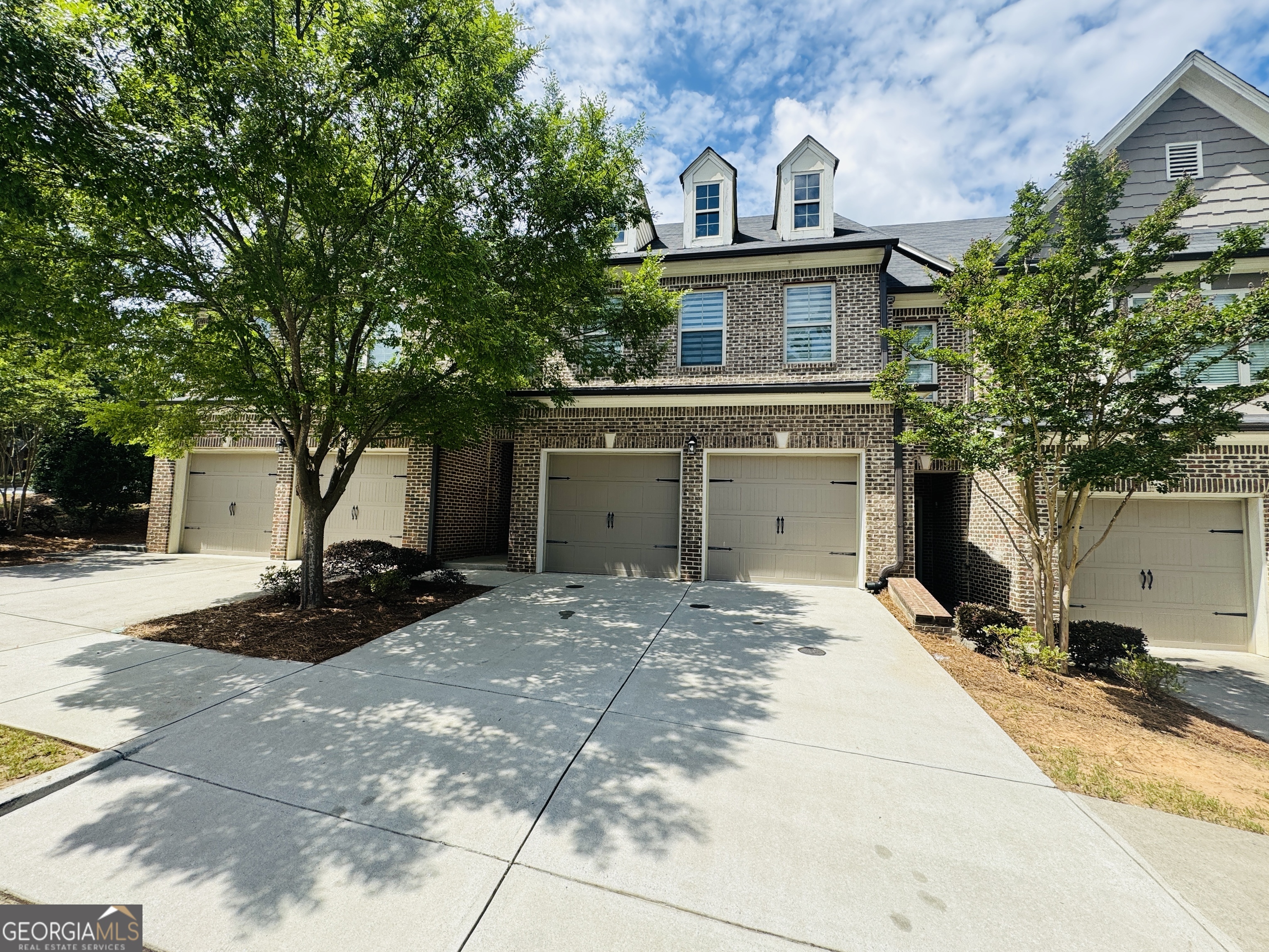 New paint throughout! Luxury townhome living in Lambert school district! Kitchen overlooks the family room w/ fireplace, breakfast area & dining room. White cabinetry, stainless appliances & granite countertops. Upstairs primary suite w/ vaulted ceiling & custom his/hers walk-in closets, double vanity, soaking tub & separate shower. Large upstairs landing offers additional flex space. 2 car garage w/ storage. Brand new 40 gallon water heater & garbage disposal. Rear patio is perfect for cooking out & entertaining! Conveniently located near shopping, restaurants & parks!