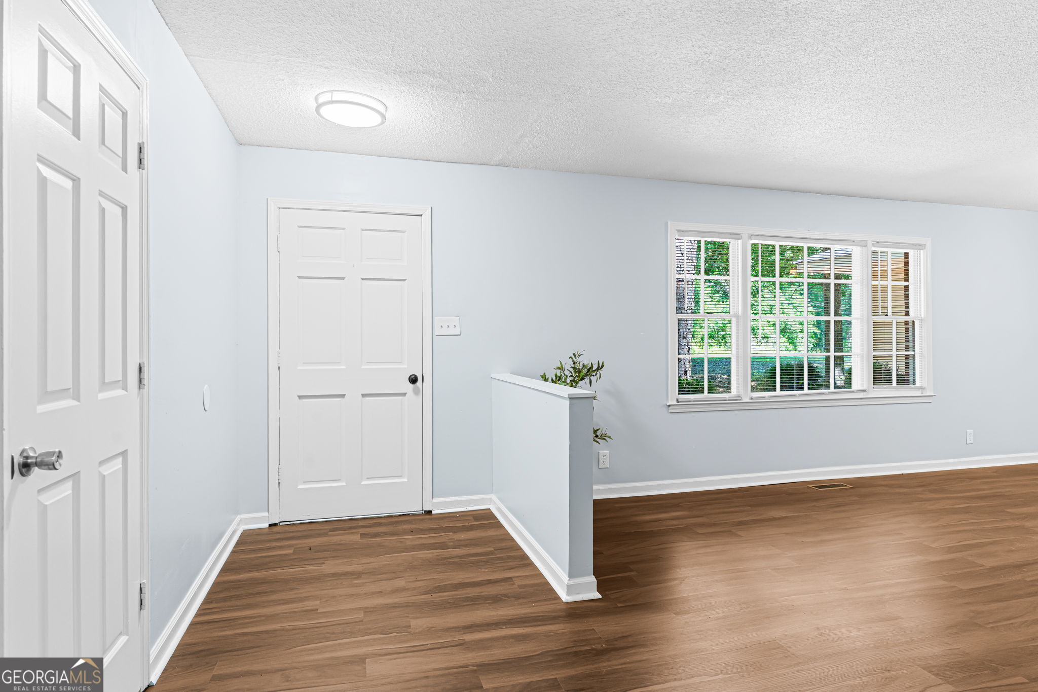 995 Roundtable LN
