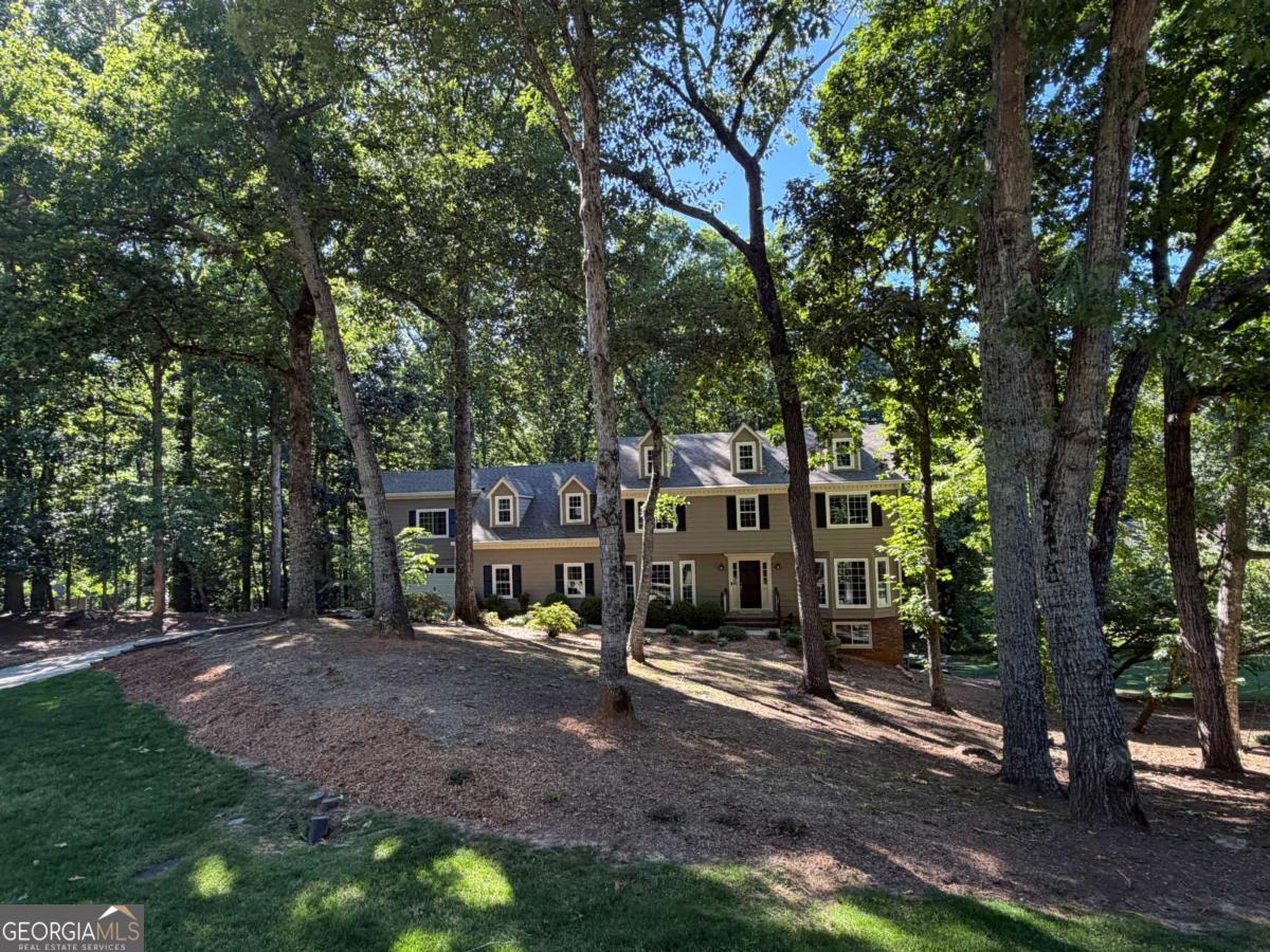 255 Waverly Hall DR