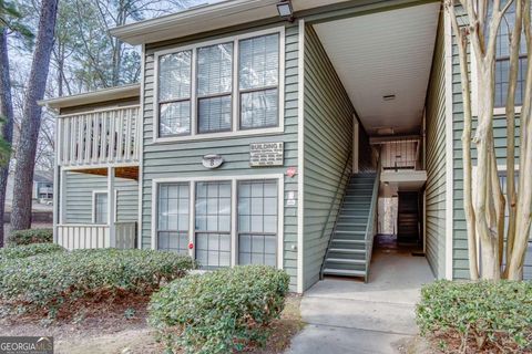 Photo of 4552 Vinings Central Trace SE #63, Atlanta, GA 30339 (MLS # 10767389)