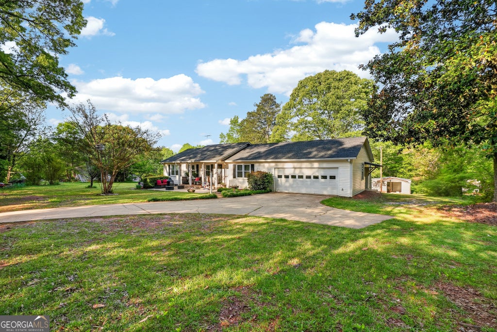 Photo of 227 Shady Lane, Williamson, GA 30292 (MLS # 10830036)