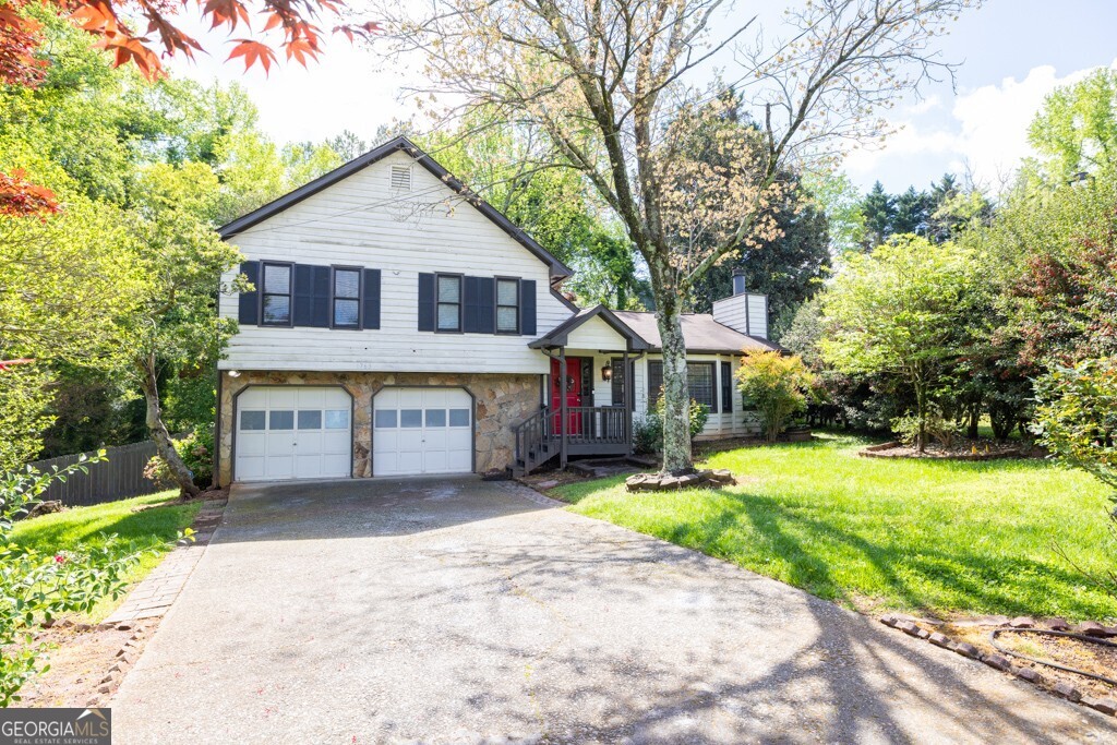 INCOME PRODUCING PROPERTY IN GREAT LOCATION NEAR LARGE MEDICAL AREA, CONFERENCE UNITS, AND COLLEGES. IDEAL FOR THE SAVVY INVESTOR.