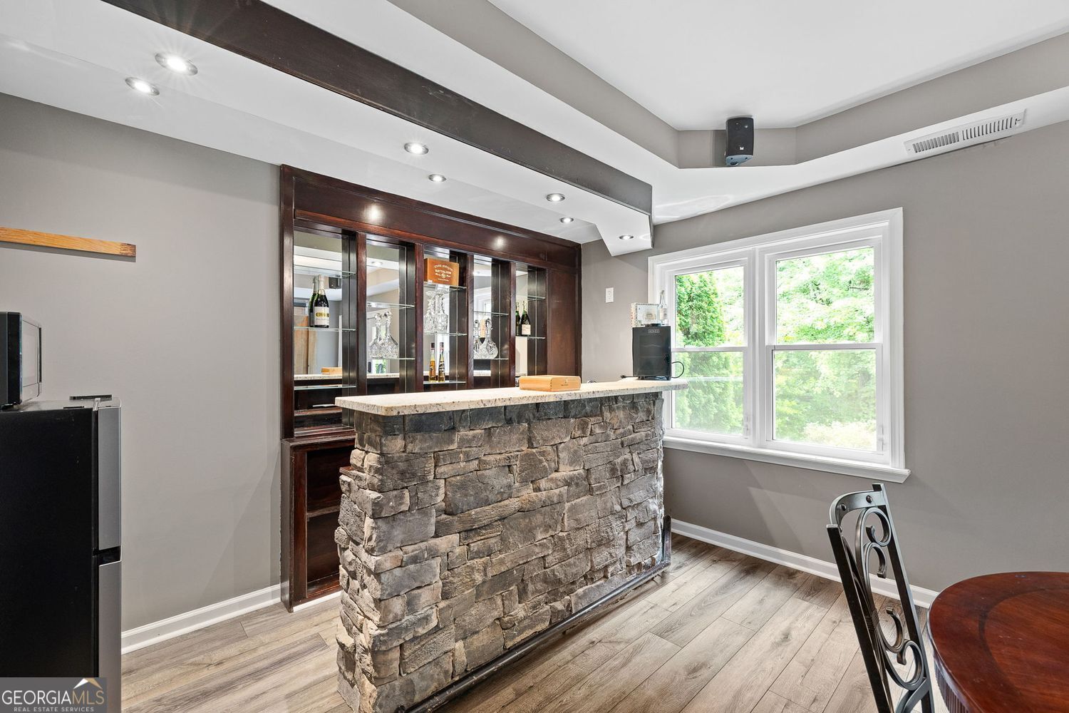 Dunwoody, Georgia 30338, United States, 5 Bedrooms Bedrooms, ,4 BathroomsBathrooms,Residential,Pending,140484