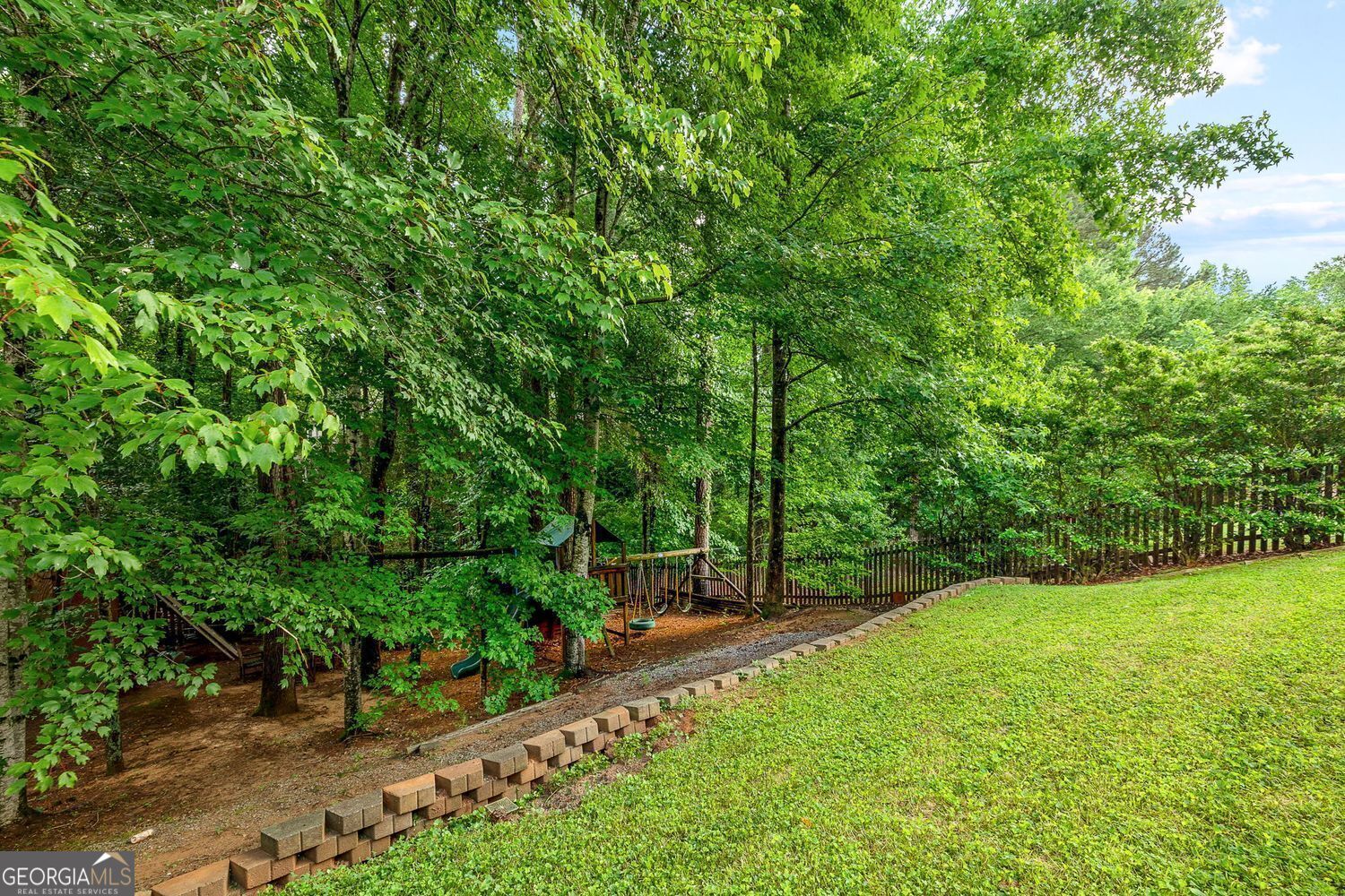 Dunwoody, Georgia 30338, United States, 5 Bedrooms Bedrooms, ,4 BathroomsBathrooms,Residential,Pending,140484