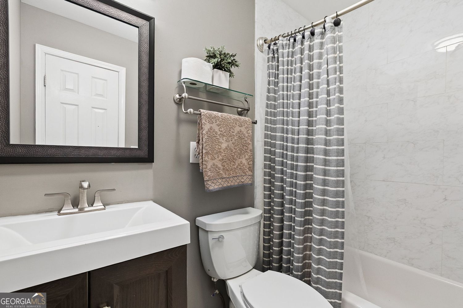 Dunwoody, Georgia 30338, United States, 5 Bedrooms Bedrooms, ,4 BathroomsBathrooms,Residential,Pending,140484