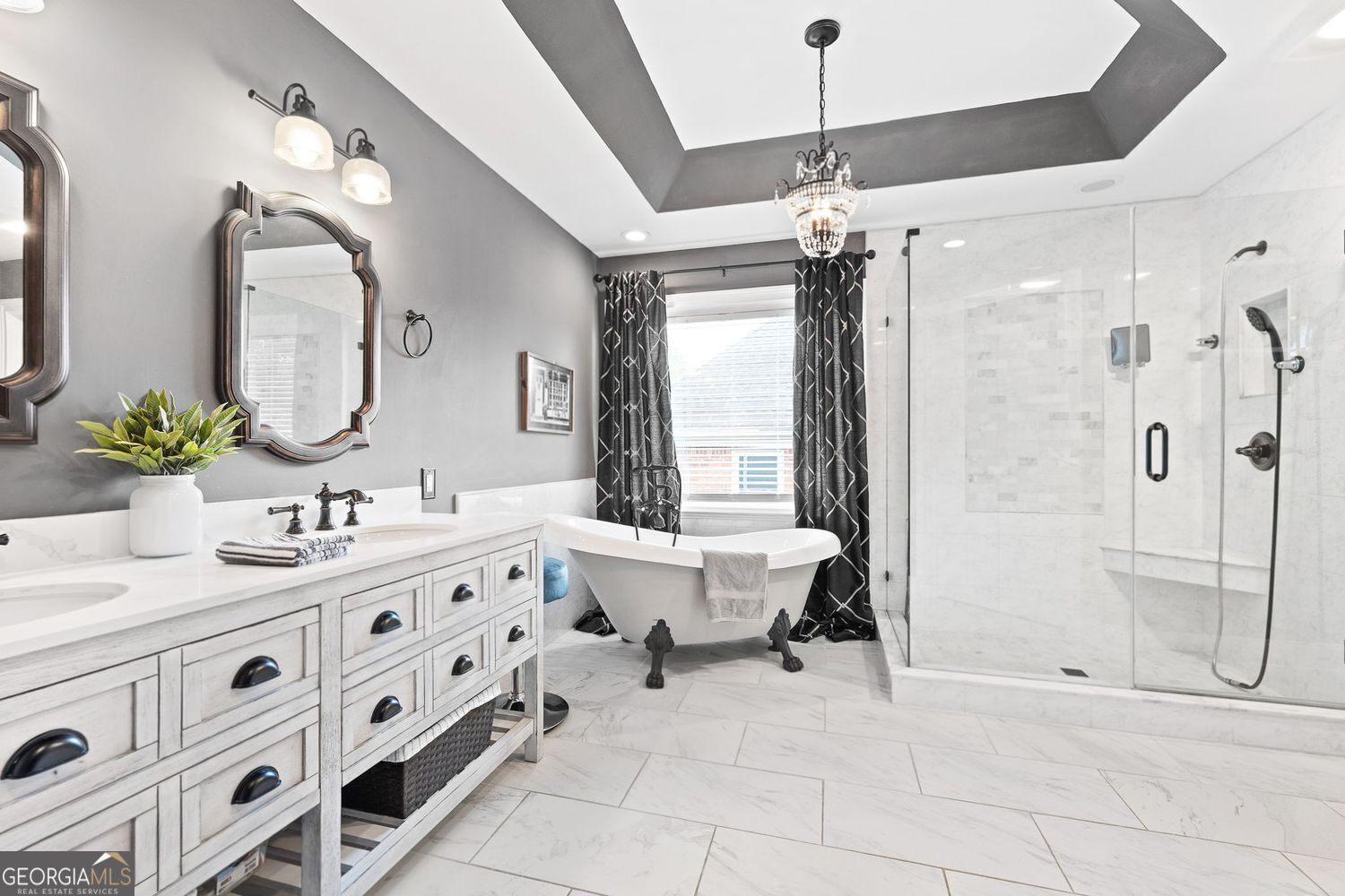 Dunwoody, Georgia 30338, United States, 5 Bedrooms Bedrooms, ,4 BathroomsBathrooms,Residential,Pending,140484