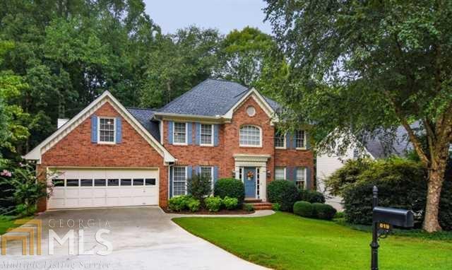 PRISTINE & READY TO MOVE IN, THIS ONE OWNER BRICK FRONT 5 BR HOME IS A HARD TO FIND GEM YOUR BUYER WILL LOVE. UPDATED GOURMET KITCHEN W/GRANITE COUNTERS, WELL MAINTAINED HOME ON FULL BSMT IS A GEM YOUR BUYERS ARE SURE TO FALL IN LOVE. NEWLY UPDATED GOURMET KITCHEN W/GRANITE COUNTERS, SS APPLIANCES, LIGHTED NEUTRAL STONE BACK SPLASH & LOTS OF NEWLY FINISHED CABINETS. VAULTED FAM RM W/FPL & PALLADIAN WINDOW, FORMAL LIVING & DINING RM, BEDROOM W/FULL BATH ON MAIN LEVEL. LG LAUNDRY RM W/SOAK SINK,DUAL STAIRS, GORGEOUS HARDWOODS, UPDATED MASTER SUITE WITH H/H CLOSETS, COVERED PORCH W/FAN & NATURAL GAS LINE TO GRILL, OVERLOOKS PRIVATE WOODED BACKYARD. NEW PAINT & ROOF, FULL BASEMENT STUBBED W/DUAL WALK OUT, DESIRABLE ACTIVE COMMUNITY & BROOKWOOD SCHOOLS