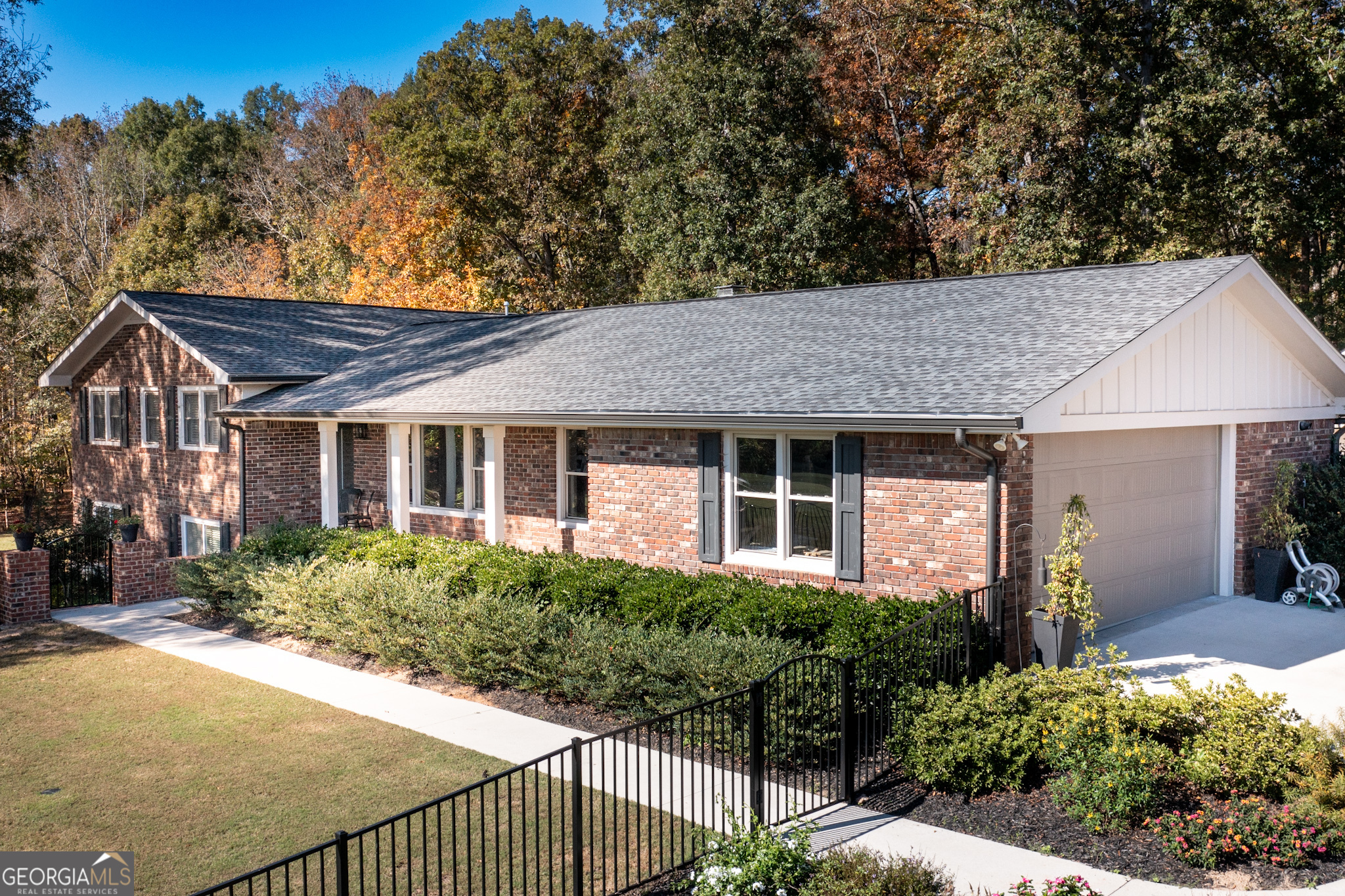 Fayetteville, Georgia 30215, United States, 4 Bedrooms Bedrooms, ,3 BathroomsBathrooms,Residential,Pending,1144