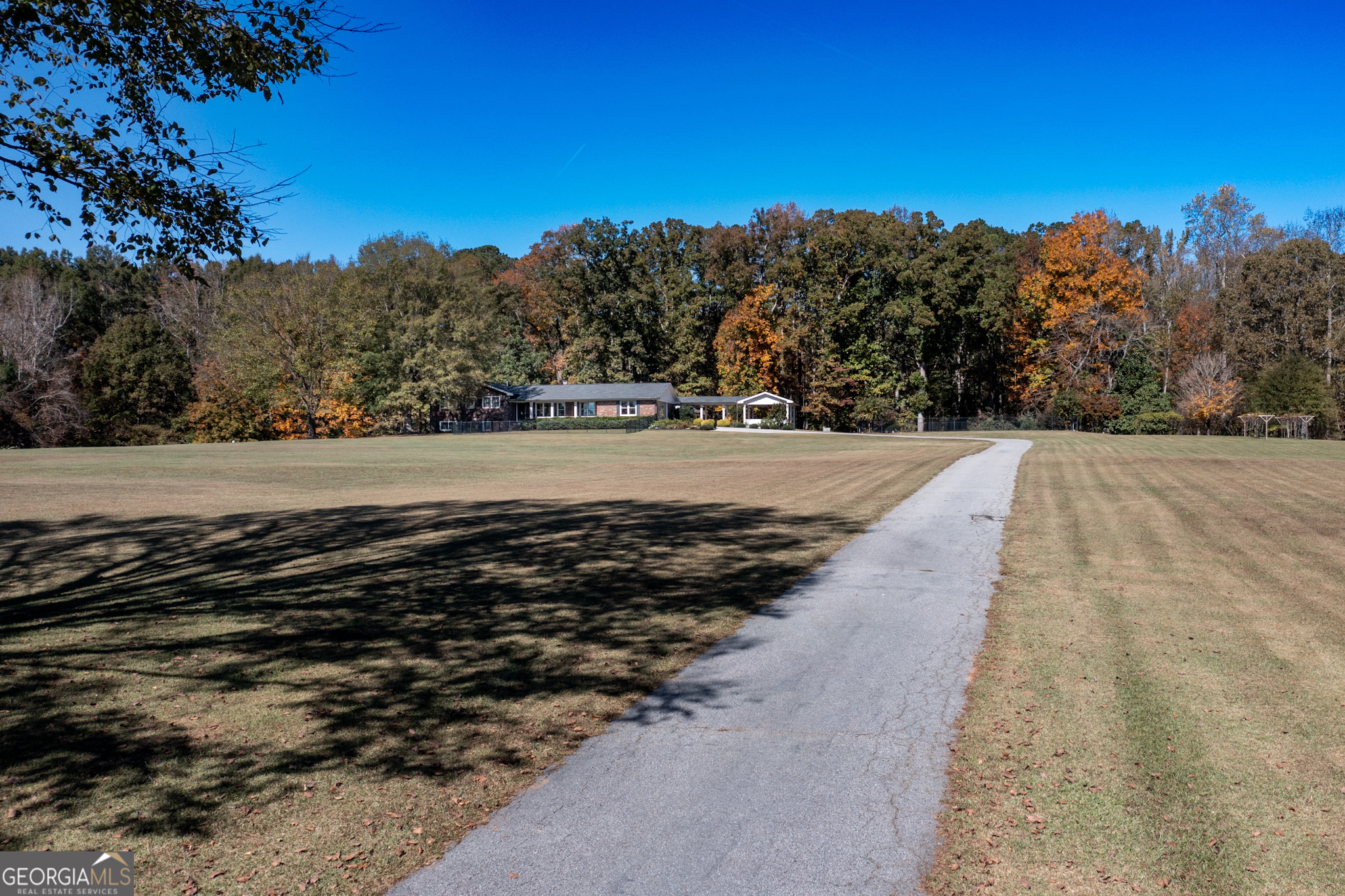 Fayetteville, Georgia 30215, United States, 4 Bedrooms Bedrooms, ,3 BathroomsBathrooms,Residential,Pending,1144