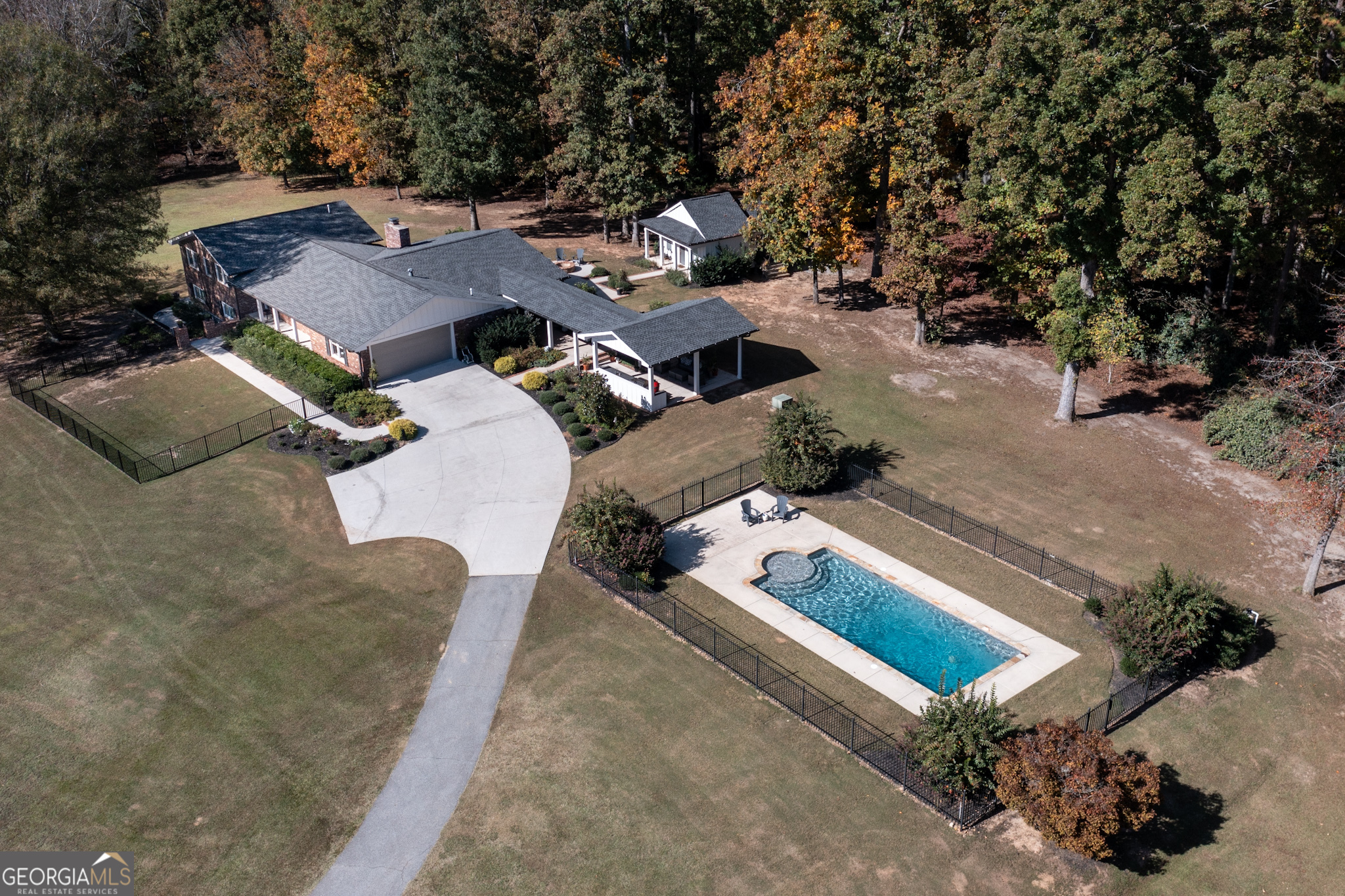 Fayetteville, Georgia 30215, United States, 4 Bedrooms Bedrooms, ,3 BathroomsBathrooms,Residential,Pending,1144