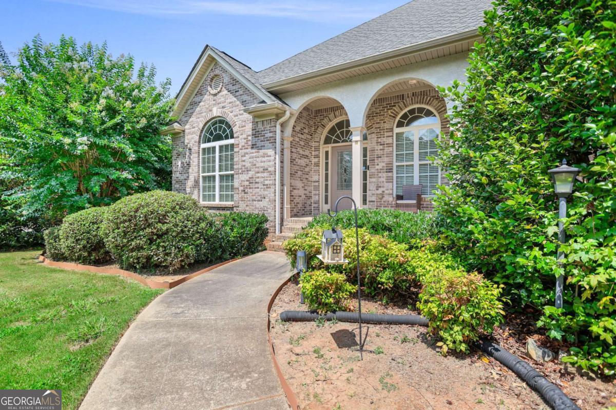 230 Hummingbird CT