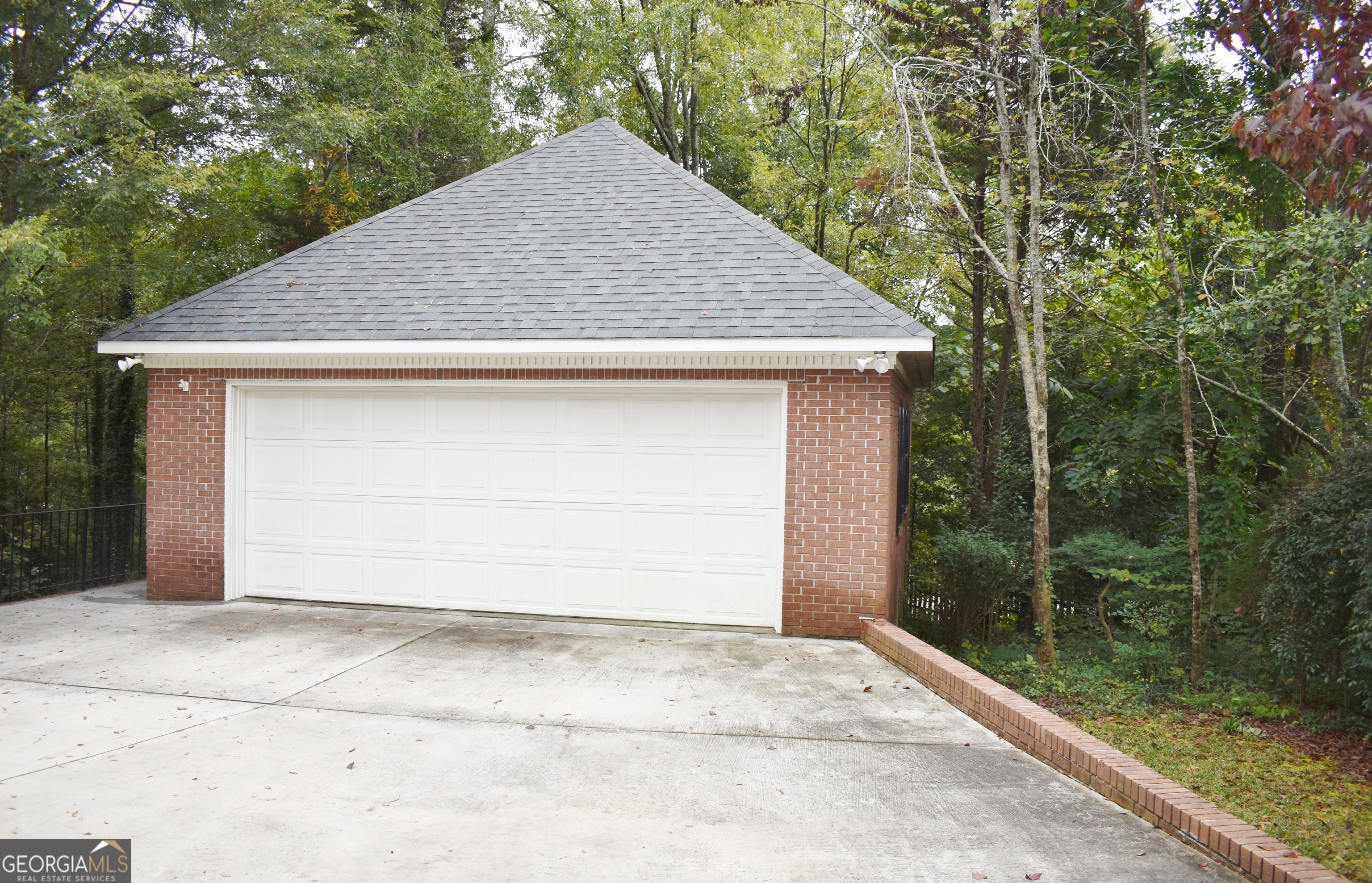 668 Monticlair DR