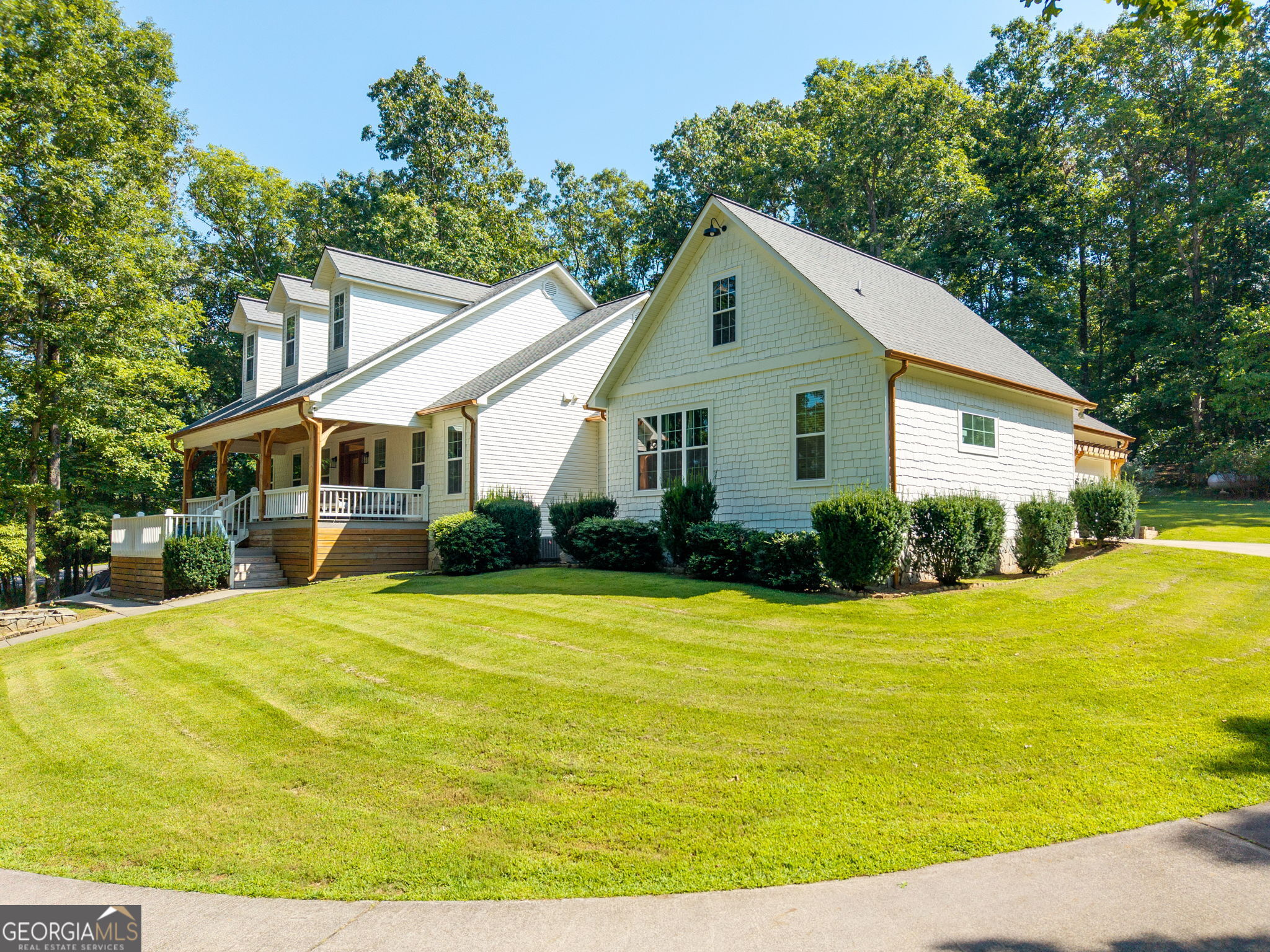 211 W Oakcrest DR