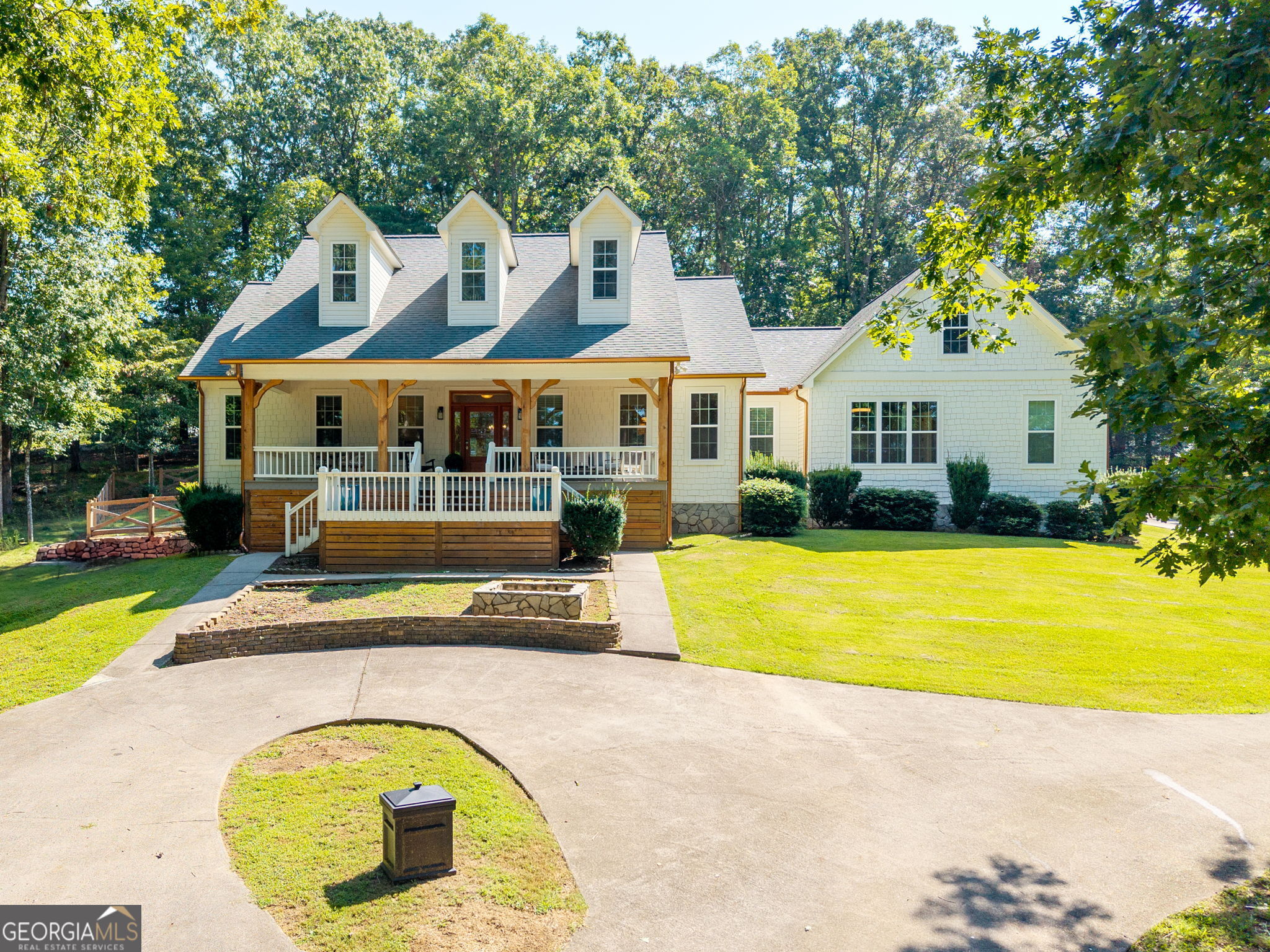 211 W Oakcrest DR