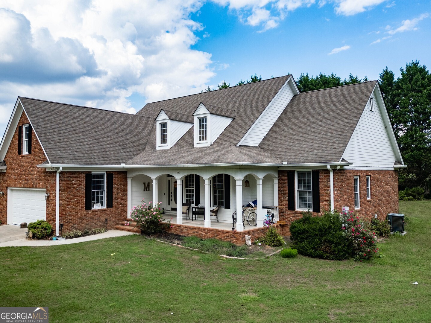 557 Arrowhead CIR
