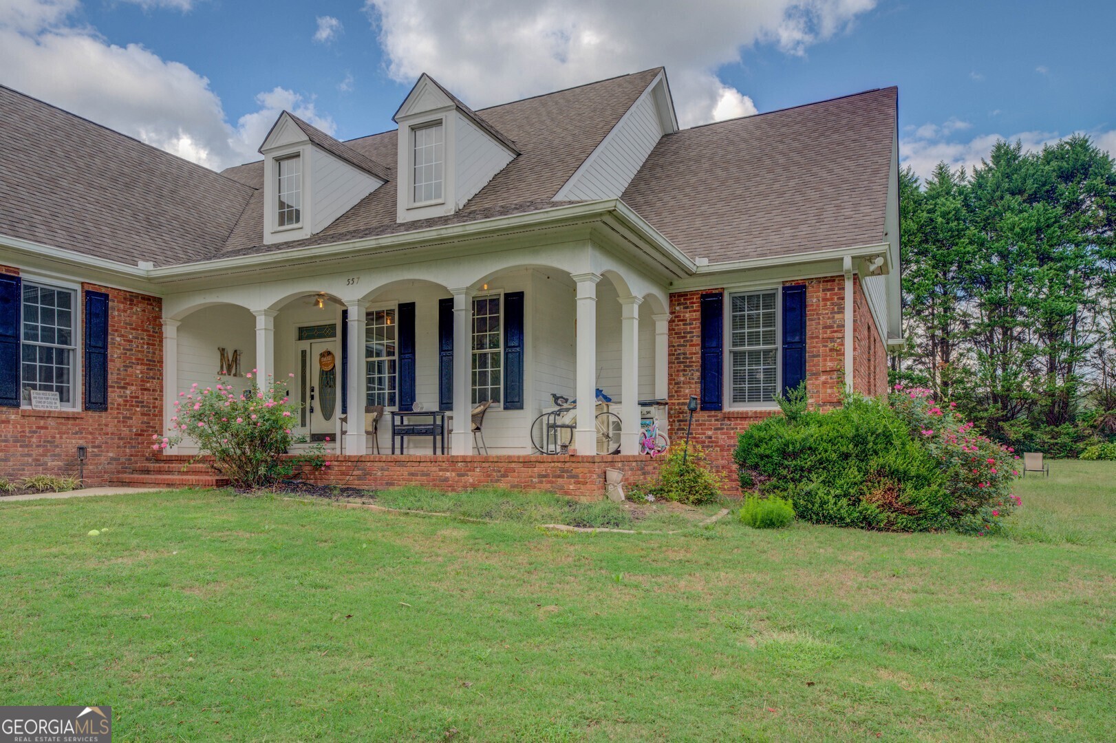 557 Arrowhead CIR