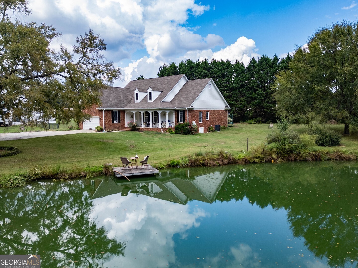 557 Arrowhead CIR