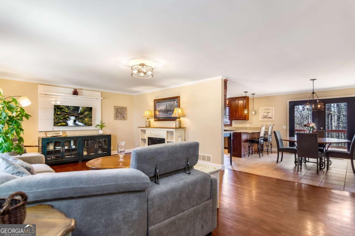 581 Roberts Ridge RD