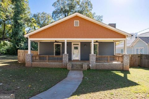 Photo of 1070 LUCILE Avenue SW, Atlanta, GA 30310 (MLS # 10638069)