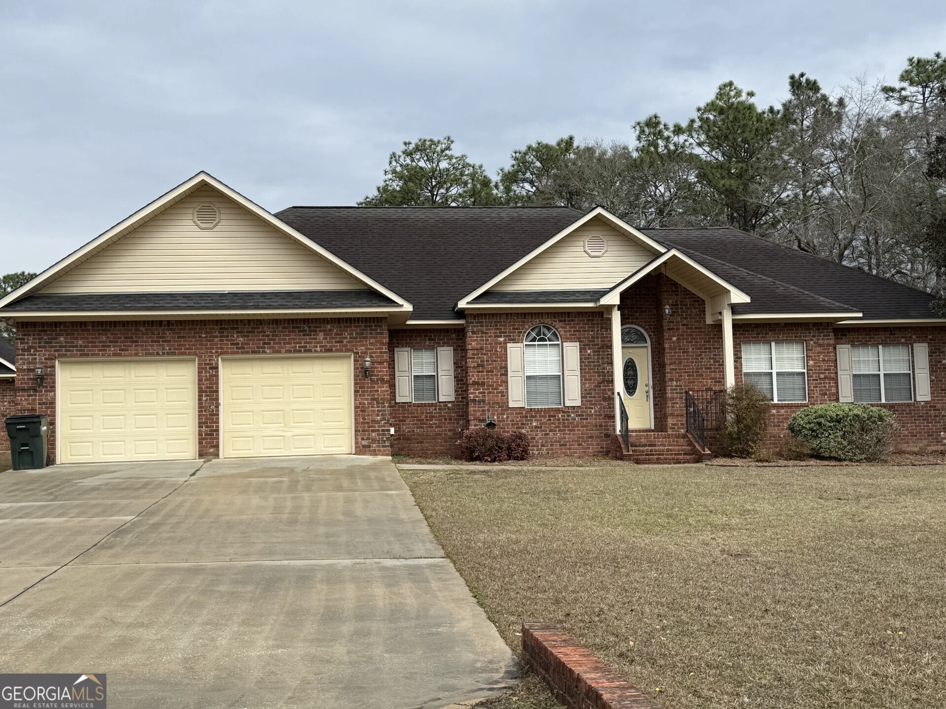 102 Oak Circle