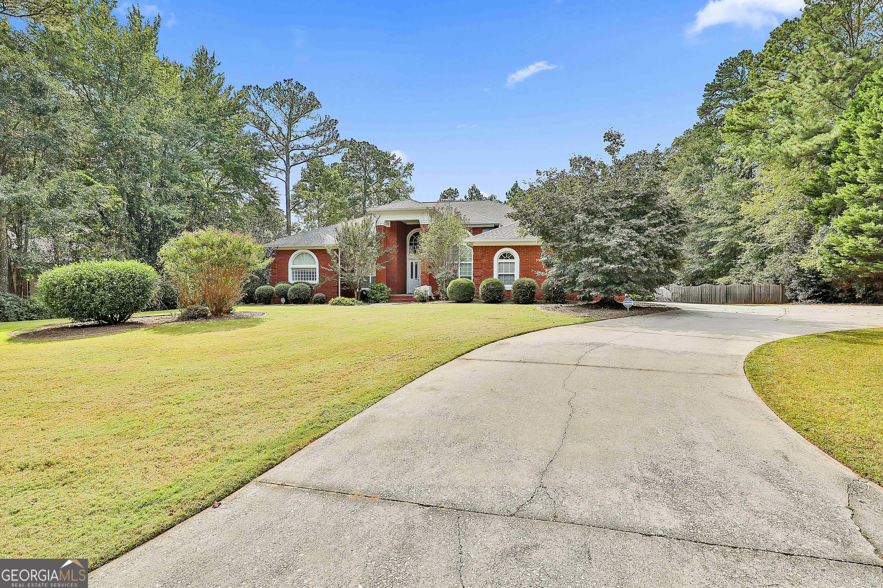385 Windermere CIR