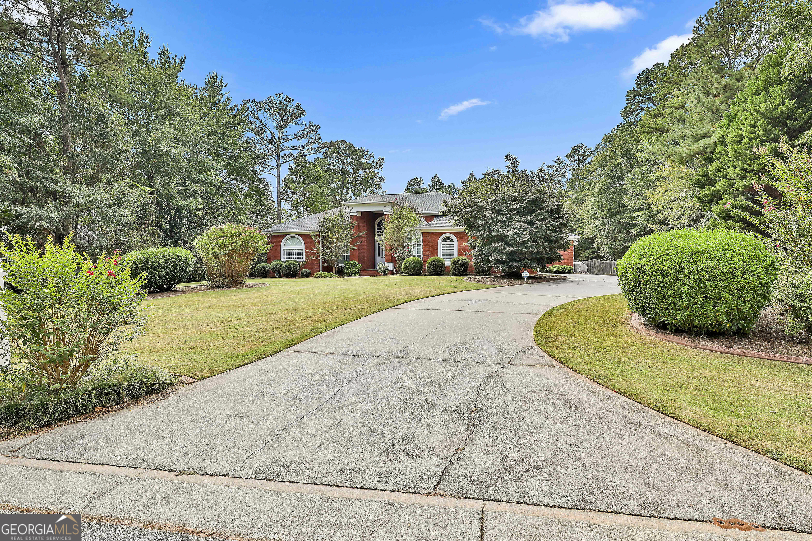 385 Windermere CIR