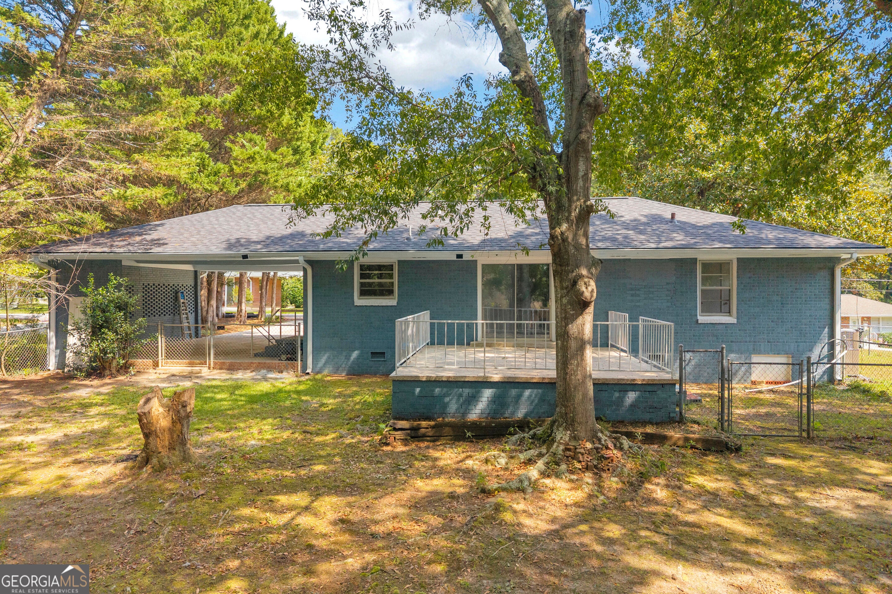 312 Hilltop LN