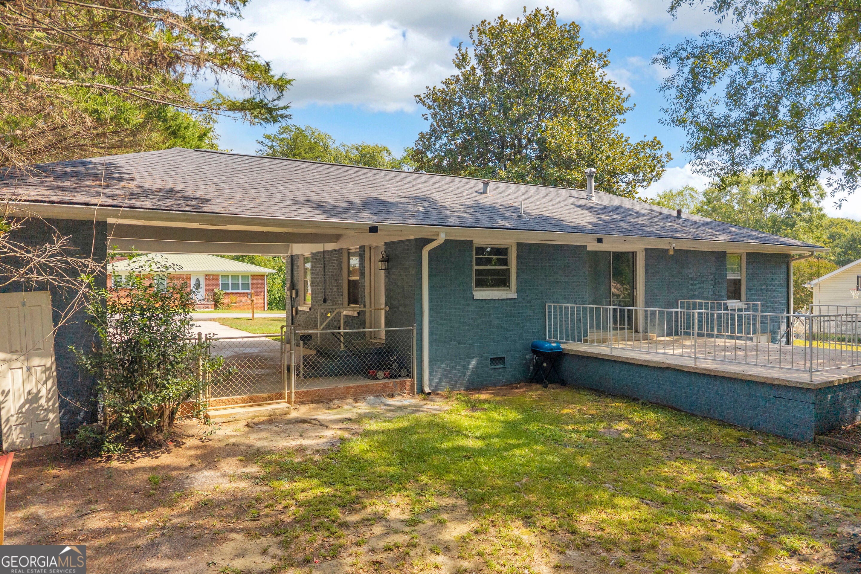 312 Hilltop LN