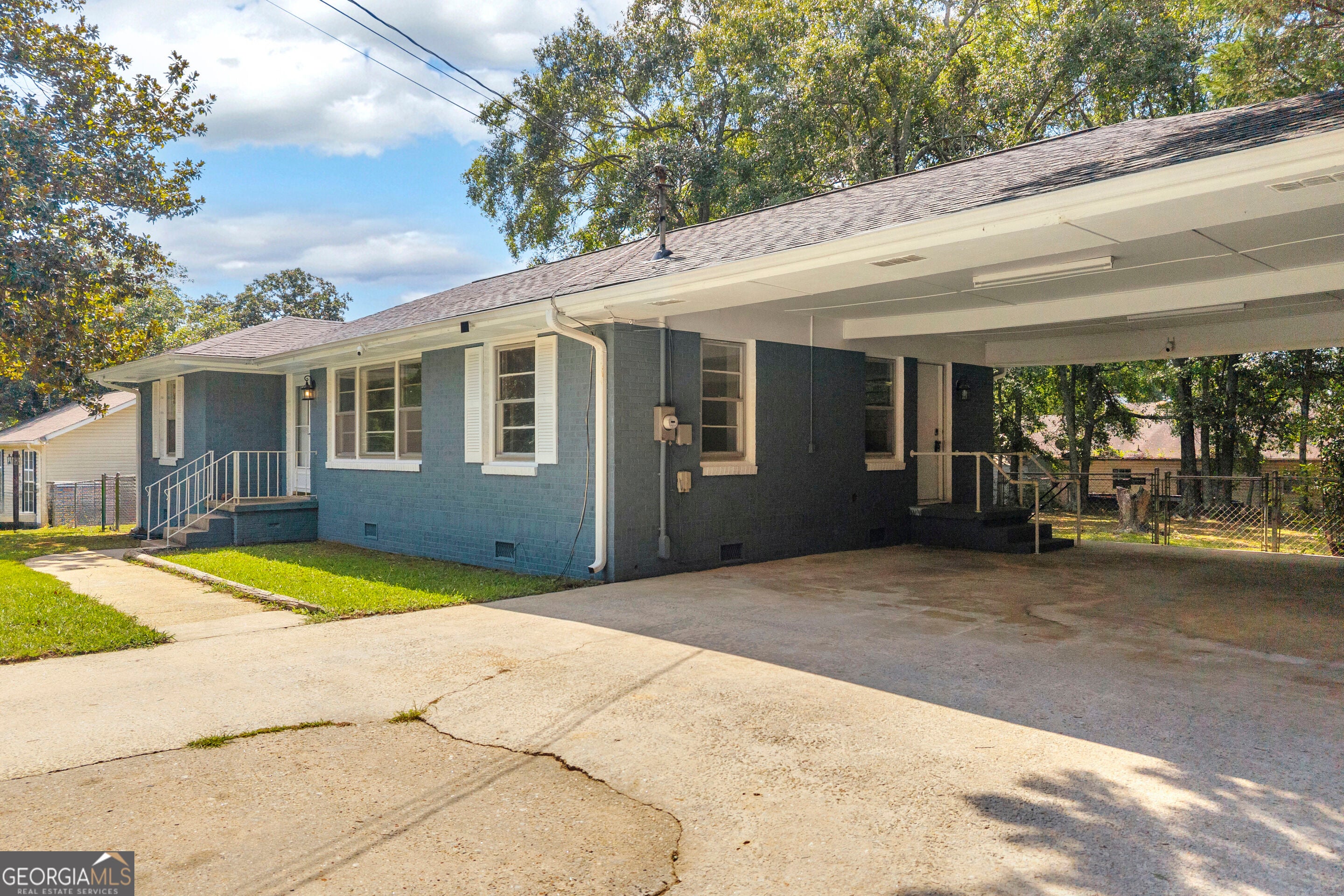 312 Hilltop LN