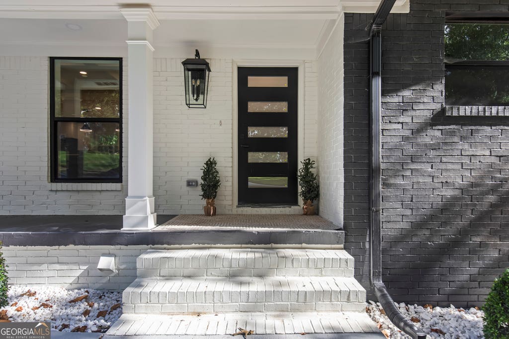 Photo of 2600 Lisa Drive SW, Atlanta, GA 30311 (MLS # 10810904)