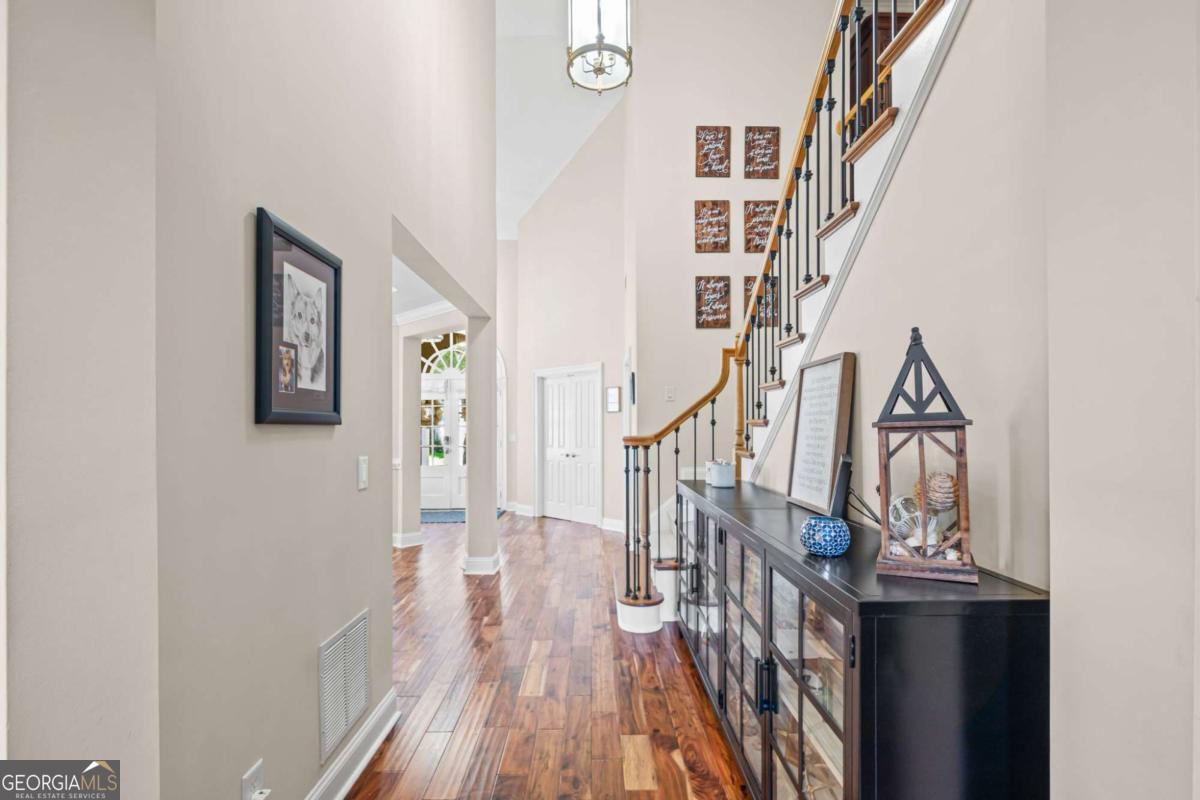 3200 Windsor Lake DR NE