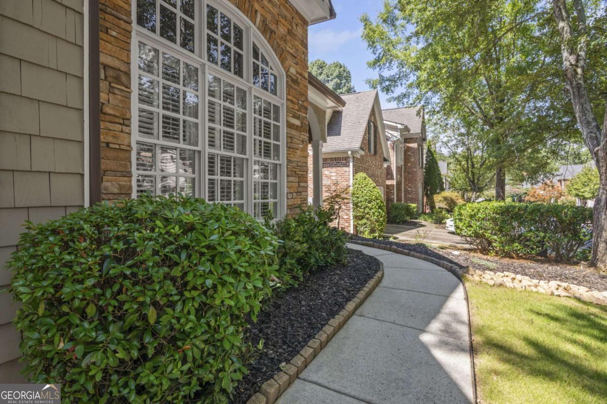 3200 Windsor Lake DR NE