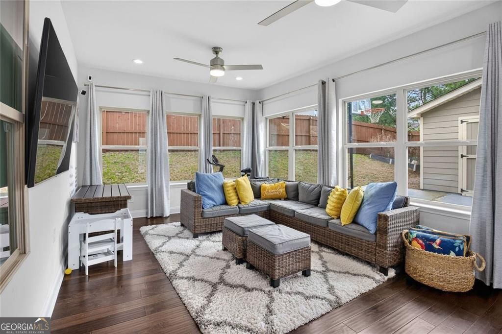 2614 Glenbrook LN NE