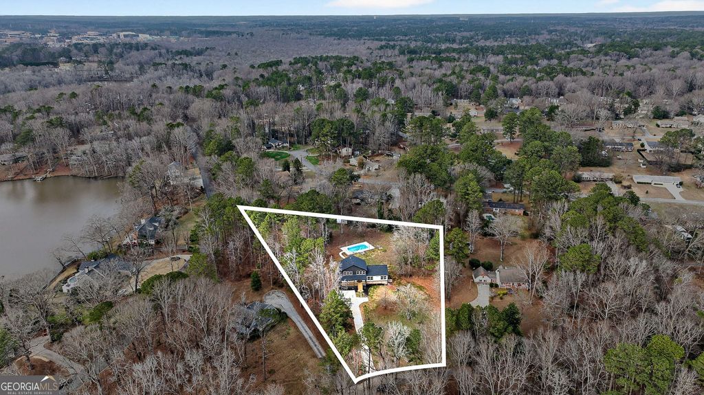 Photo of 170 Lakeview Lane, Fayetteville, GA 30214 (MLS # 10687598)