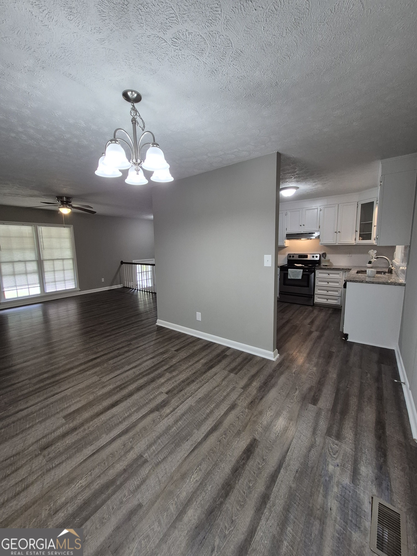 1151 Bouldercrest CIR