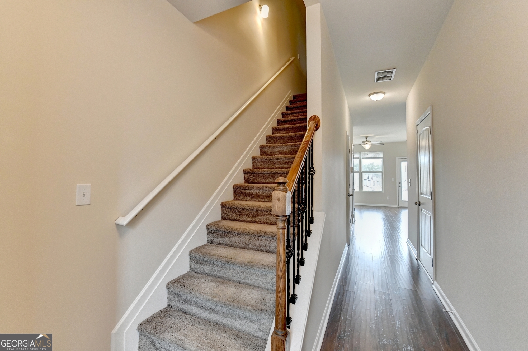 5831 Taka LN