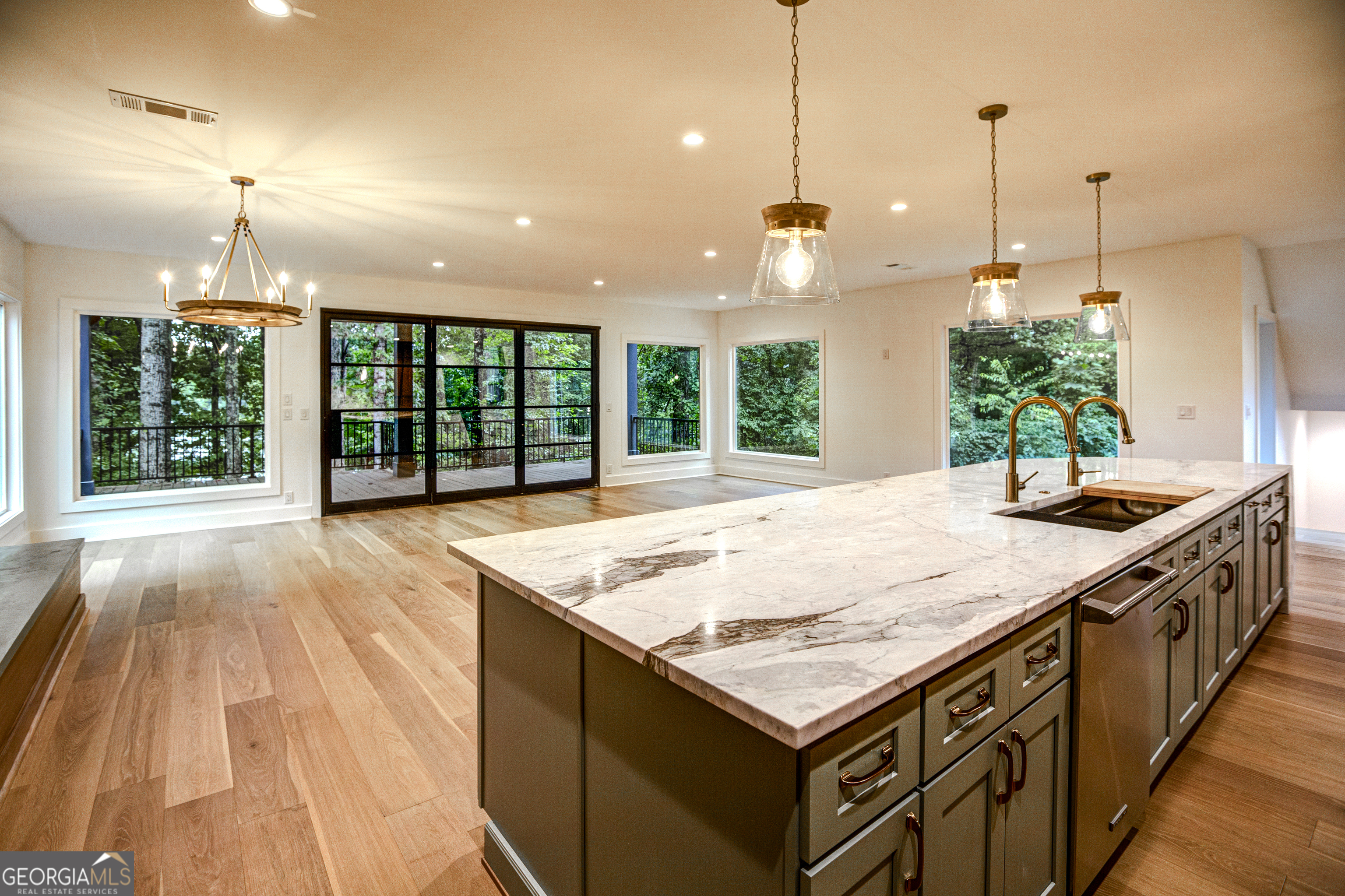 8485 Lynn DR