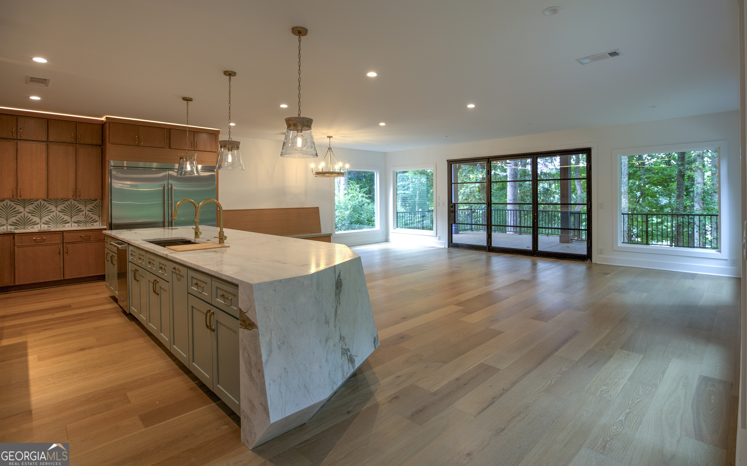 8485 Lynn DR