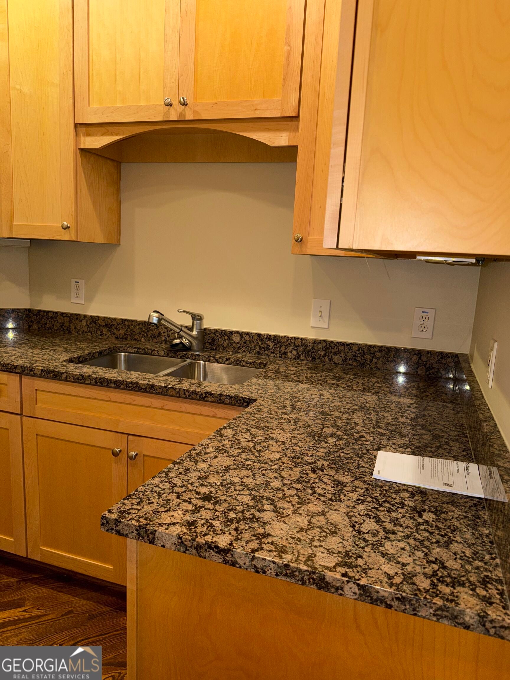 77 Peachtree PL NE 304