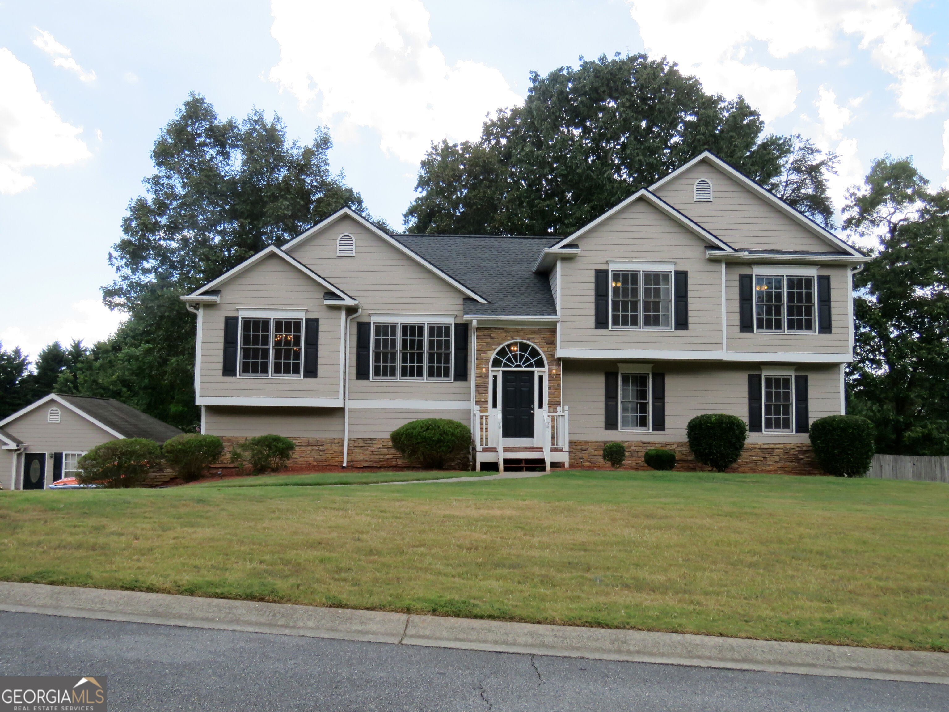 102 Chestnut Hill DR